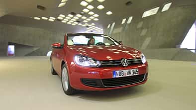 VW Golf Cabrio 1.4 TSI, Frontansicht, Halle