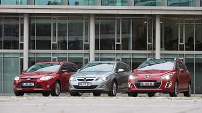 Ford Focus Turnier 1.6 Ecoboost Titanium, Opel Astra Sp.Tourer 1.4 Turbo Innovation, Peugot 308 SW 155 THP Allure, Frontansicht, alle Fahrzeuge