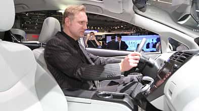 Sitzprobe auf der IAA 2011 in Frankfurt - Henning Busse im Toyota Prius Plus