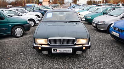 Jaguar XJ 40, Front