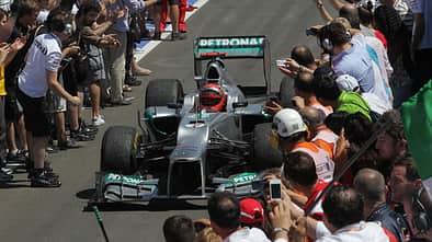 Michael schumacher Mercedes GP Valencia 2012 Europa Boxengasse