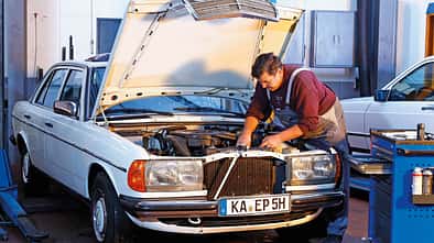 Mercedes W 123, Motor, Werkstatt