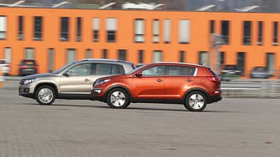 Kia Sportage 2.0 CRDI 4WD, VW Tiguan 2.0 TDI 4Motion, Seitenansicht