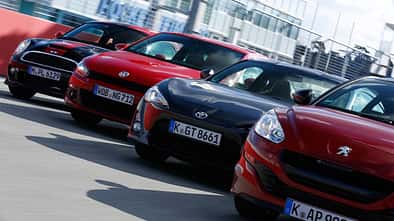 Mini JCW Coupé, Peugeot RCZ 1.6 200 THP, Toyota GT86, VW Scirocco 2.0 TSI, Frontansicht