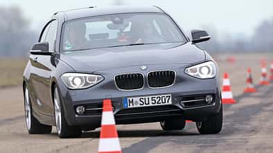 BMW 120d, Frontansicht, Slalom