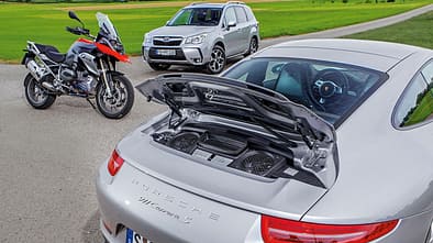 BMW R 1200 GS, Subaru Forester 2.0 D, Porsche 911 Carrera S