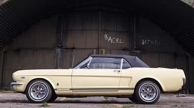 Ford Mustang V8, Seitenansicht