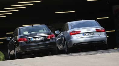 Audi A6 2.0 TDI Ultra, Mercedes E 220 Bluetec, Heckansicht