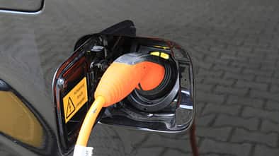 Abt eCaddy - Elektro-Caddy - VW - Elektromobilität - Elektrofahrzeug - Elektroauto - E-Mobilität - Deutsche Post - Ladevorgang