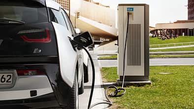 Viele Deutsche könnten sich vorstellen, mit einem Elektroauto zur Arbeit zu fahren.