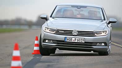 VW Passat 2.0 TDI 4Motion, Frontansicht, Salom