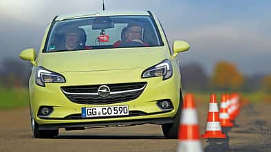 Opel Corsa 1.3 CDTI, Frontansicht, Slalom