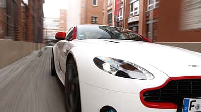 Aston Martin V8 Vantage N430, Motorhaube