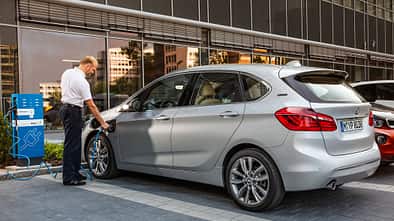 08/2015, BMW 225xe Sperrfrist