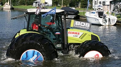 Claas Axos 320 Traktor Mitas Reifen schwimmender Traktor