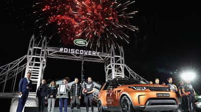 Land Rover Discovery LEGO Tower Bridge (2016)