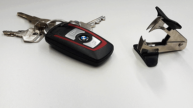 Lifehack Klammerloeser als Schluesselbund-Oeffner Lifehack Klammerloeser als Schluesselbund-Oeffner