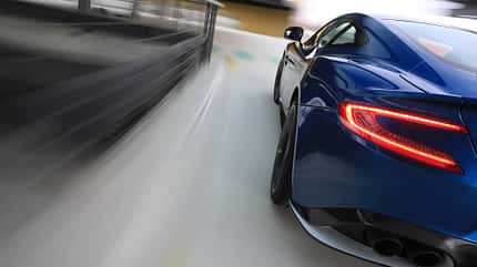 Aston Martin V12 Vanquish S, Heckleuchte