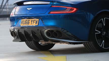 Aston Martin V12 Vanquish S, Endrohre