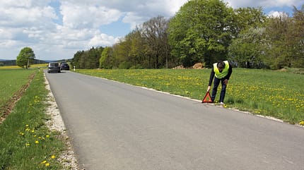 Wardreieck, Panne, Unfall Warndreieck aufstellen bei einer Panne