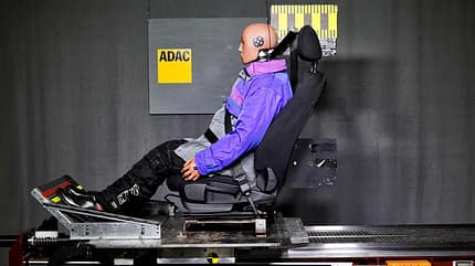 Crash-Test,ohne und mit Winterkleidung,Erwachsenen-Dummy und Kinder-Dummy