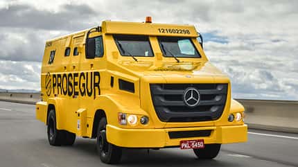 Mercedes Sicherheitstransporter
