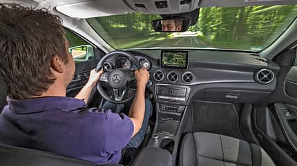 Mercedes GLA 250 4Matic Style, Mini Countryman John Cooper Works All4, Vergleichstest, ams0218 Mercedes GLA 250 4Matic Style, Interieur