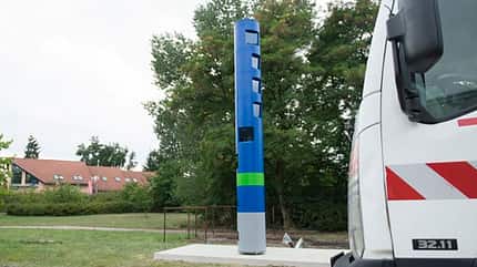 Lkw-Maut-Säule, blauer Blitzer