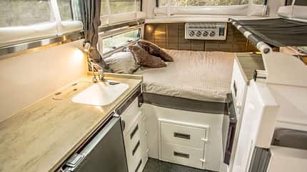EarthCruiser Overland Vehicles Unimog Expeditionsmobil Explorer XPR440 Unimog U 430 EarthCruiser Overland Vehicles Expeditionsmobil Explorer XPR440