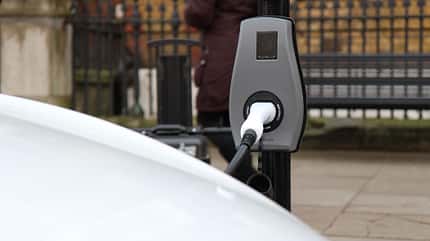 Connected Kerb Bordsteinkanten-Ladesäule 02/2019, Connected Kerb Bordsteinkanten-Ladesäule