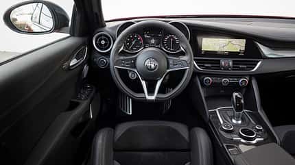 Alfa Romeo Gulia Veloce Ti, BMW 330i, Vergleichstest, ams1019 Alfa Romeo Gulia Veloce Ti, Interieur