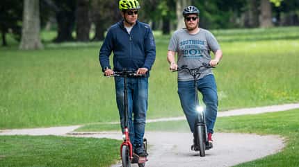 E-Scooter Elektro Tretroller Test Vergleich BMW X2 City Metz Moover Xiaomi M365 Moovi Ninebot ES2 E-Scooter Elektro Tretroller Test Vergleich BMW X2 City Metz Moover Xiaomi M365 Moovi Ninebot ES2