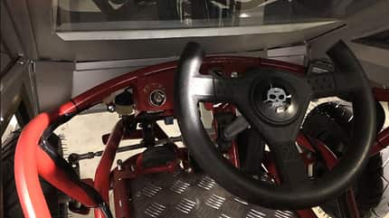Mini-Cybertruck gegen Mercedes R-Klasse, Frank Sachsenhausen/https://www.facebook.com/GTAsheetMetal Mini-Cybertruck gegen Mercedes R-Klasse