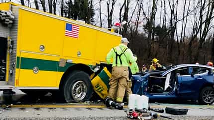 Tesla Model-S Unfall Indiana Dezember 2019 Tesla Model-S Unfall Indiana