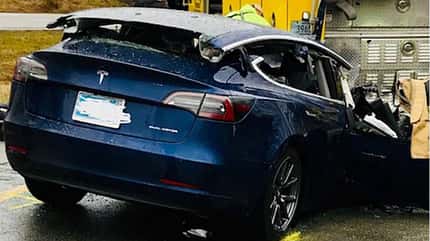 Tesla Model-S Unfall Indiana Dezember 2019 Tesla Model-S Unfall Indiana