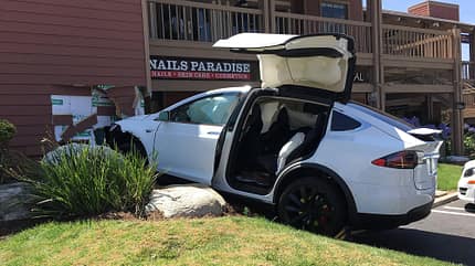 Tesla Model X Beschleunigungs-Unfall