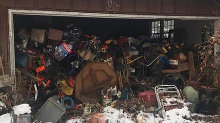 Corvette unter Müllhaufen gefunden Corvette unter Müllhaufen gefunden