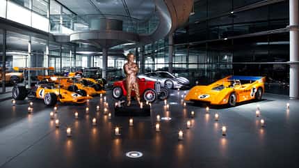 Bruce McLaren - Woking - Bronzestatue - 50. Todestag 2020 Bruce McLaren - Woking - Bronzestatue - 50. Todestag 2020