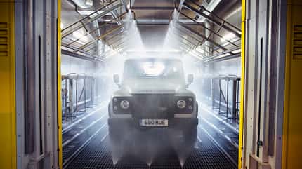 Ineos Grenadier vs. Land Rover Defender Classic Ineos Grenadier vs. Land Rover Defender Classic