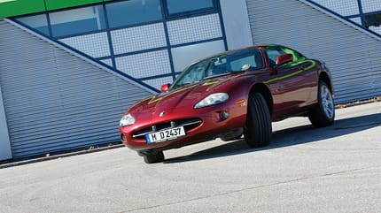 Jaguar XK8 Coupé, Maserati Coupé Cambiocorsa, Mercedes-Benz SL 500, yt0819, Fahrbericht Jaguar XK8 Coupé, Exterieur