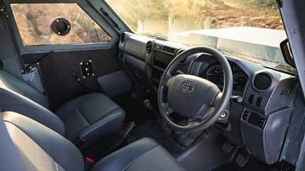 SVI Max 3 Panzerfahrzeug Toyota Land Cruiser 79 SVI Max 3 Panzerfahrzeug Toyota Land Cruiser 79