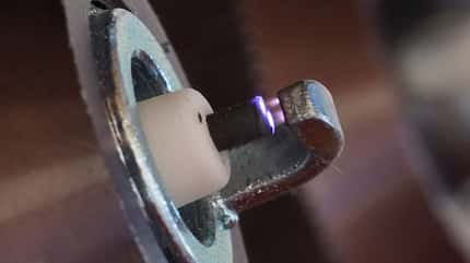 Die Zündkerze in auto motor und sport professional