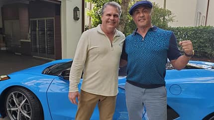 Sylvester Stallone, Sly, Chevrolet Corvette, 2021 Sylvester Stallone bekommt seine Chevrolet Corvette