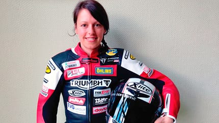 Dina Dervisevic, Redakteurin MOTORRAD online, 31 Jahre, bis jetzt zwei Mal auf der Rennstrecke. Dina Dervisevic, Redakteurin MOTORRAD online, 31 Jahre, bis jetzt zwei Mal auf der Rennstrecke.