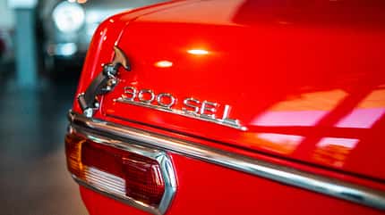 Rote Sau, Arthur Bechtel Classic Motors, Rote Sau, Mercedes 300 SEL AMG, 2021 Rote Sau von Arthur Bechtel Classic Motors