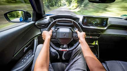 Peugeot e-2008, Peugeot 2008 PureTech 130, Vergleichstest, ams2121 Peugeot e-2008, Interieur