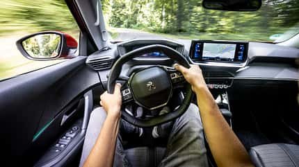 Peugeot e-2008, Peugeot 2008 PureTech 130, Vergleichstest, ams2121 Peugeot 2008 PureTech 130, Interieur