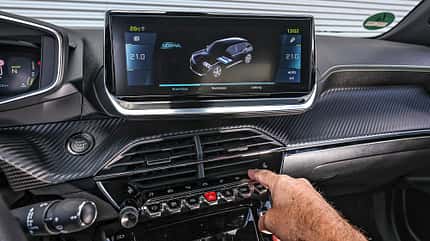 Peugeot e-2008, Peugeot 2008 PureTech 130, Vergleichstest, ams2121 Peugeot e-2008, Interieur