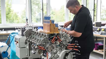 BMW M Hybrid V8 Motor BMW M Hybrid V8 Motor