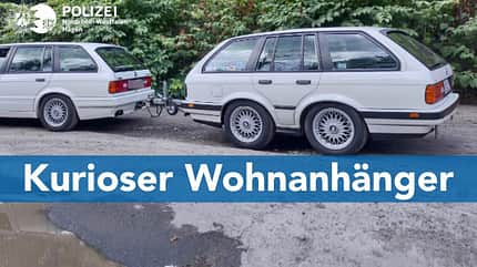 BMW Double Caravan, Doppel-Wohnanhänger, zweimal BMW 3er Touring (E30), 08/2022 BMW 3er Touring mit 3er-Touring-Double-Caravan